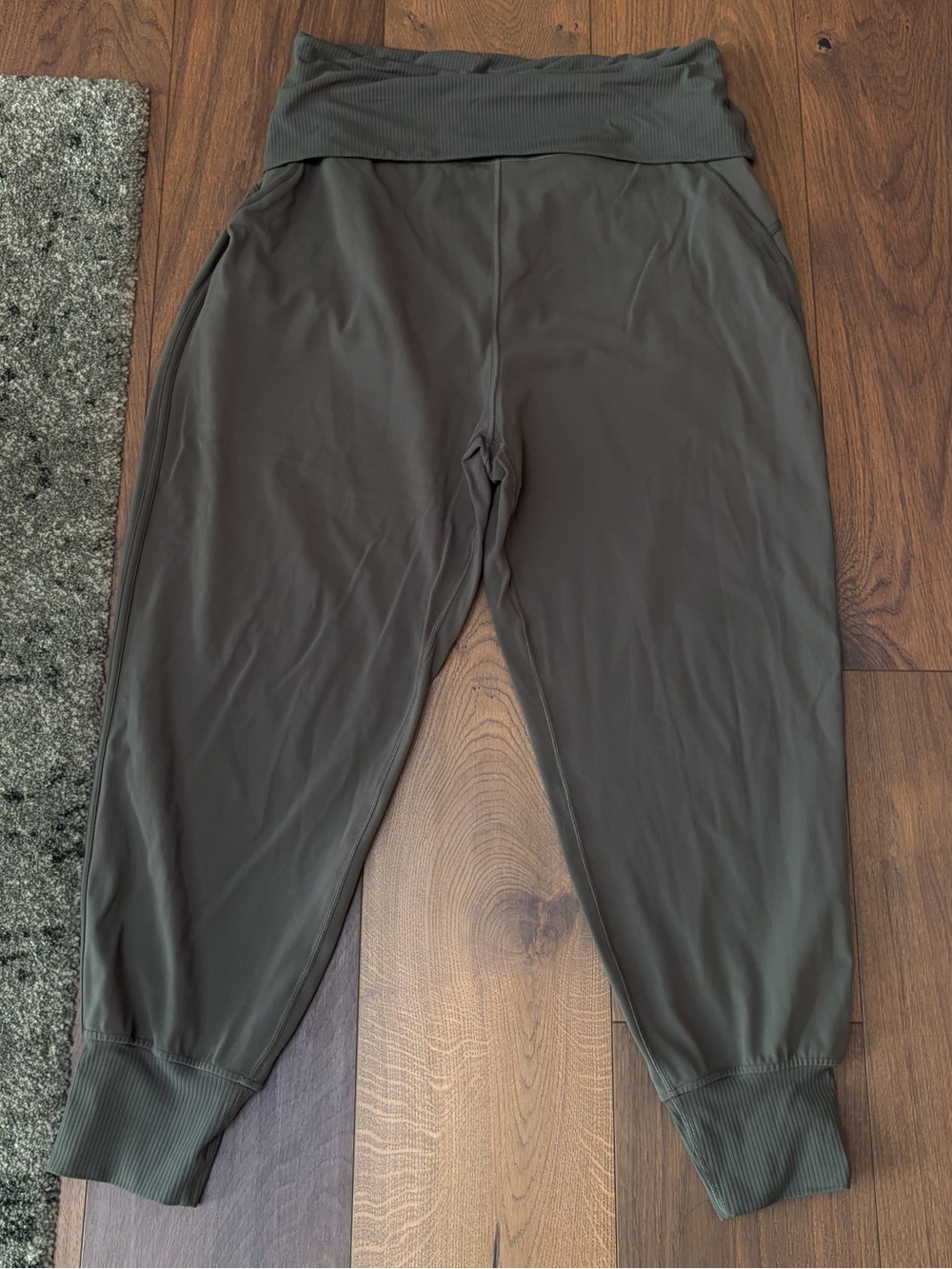 Lululemon Olive High-Waist Align foldover Joggers - Picture 4 of 5